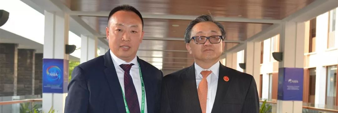 黑丝插白虎操免费看联合国副秘书长刘振民和赵章栓会长在博鳌亚洲论坛亲切交"